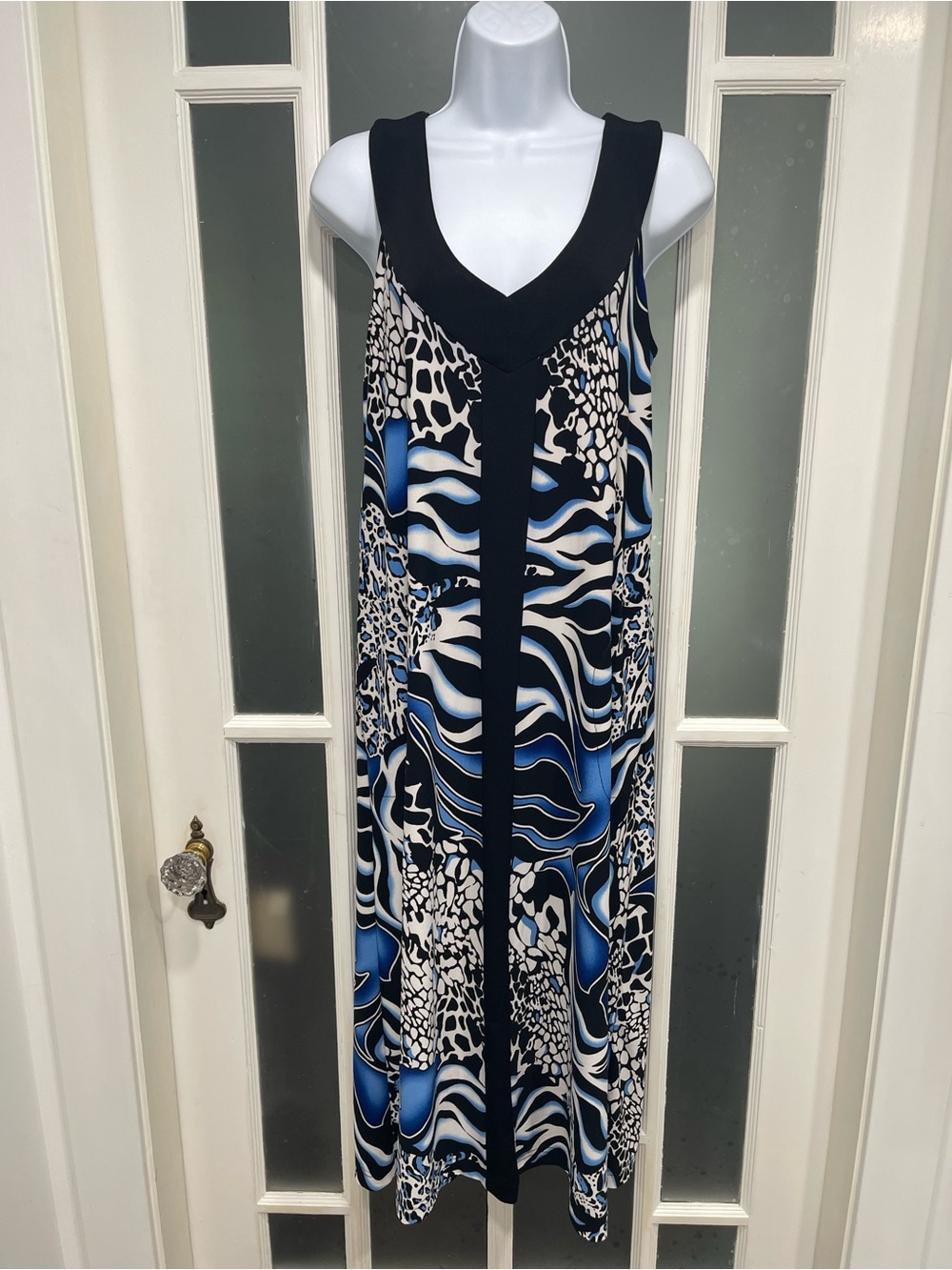 Sleeveless V-Neck Midi Dress in Black, Blue & White